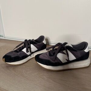 Newbalance Black and White Sneakers Women’s Size 8